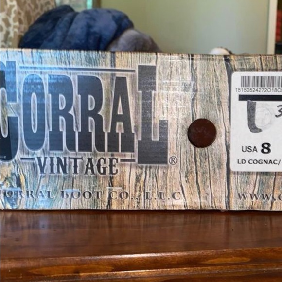 SOLD Vintage Corral Cowboy Boots 8 Aztec - Picture 3 of 3